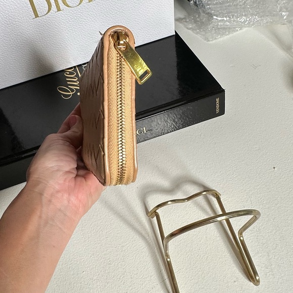 Low Start Bottega Veneta Women’s Wallet - Picture 5 of 13